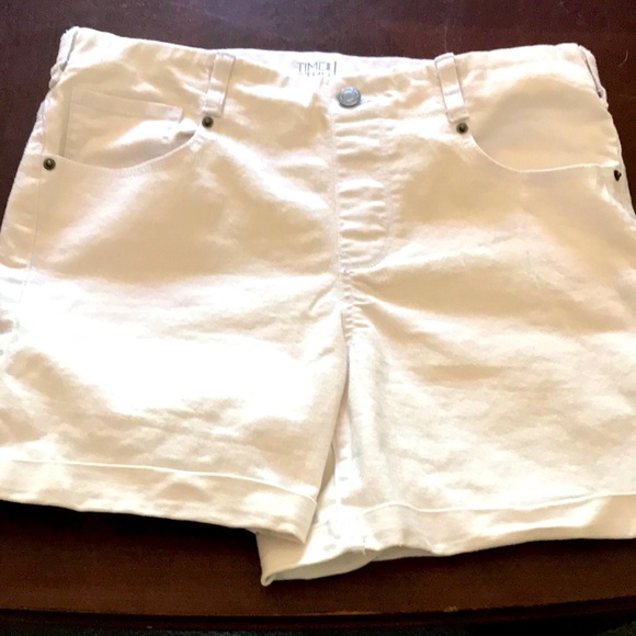 Flattering mid thigh, elastic waist, very cute - Picture 1 of 1